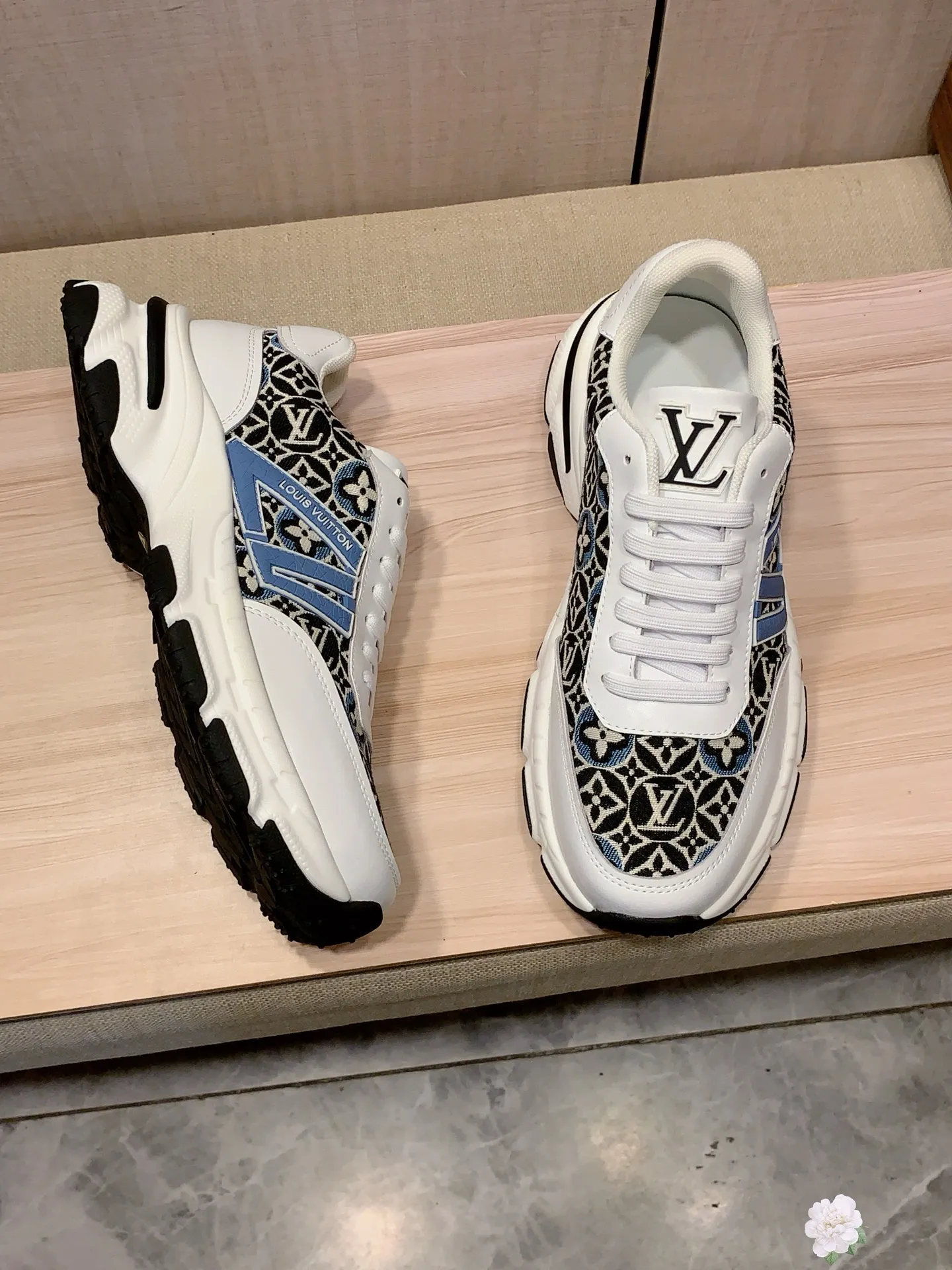 Men's Men's Shoes 💰460💰💰🎩🎩[Lightning][Lightning] "Lv*" The latest and most popular casual shoes, top brands [Seduce] Luxury ~ Purchasing Agency, Top ~ Quality. [Strong] The upper is made of imported breathable cowhide with material ➕ breathable sheepskin feet (•) and fine workmanship. The original stylish and stylish soft rubber wear-resistant and non-slip outsole is light and comfortable on the feet. The real thing looks better when photographed in person. 111: code: 38-44, 3️⃣ colors selected